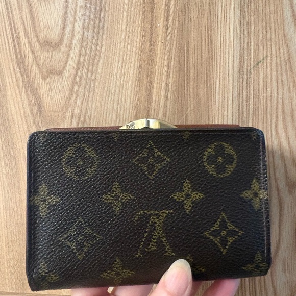 Auth Louis Vuitton monogram Kisslock wallet - Picture 1 of 14